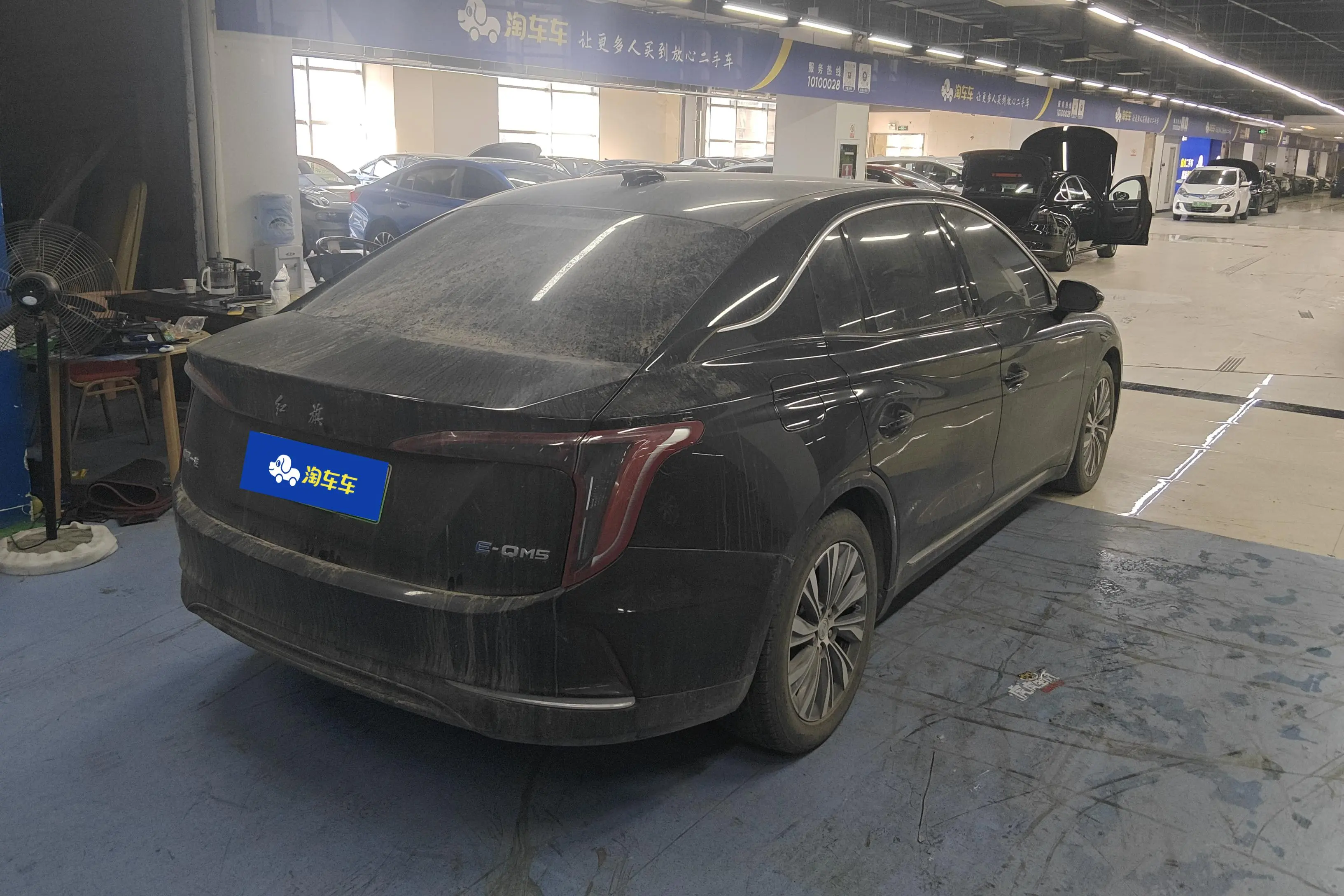 Hongqi E-QM5  из Китая