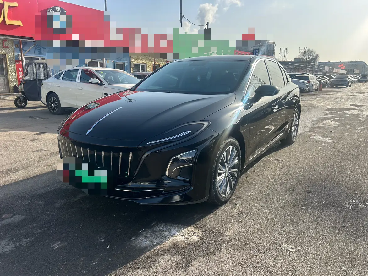 Hongqi E-QM5  из Китая