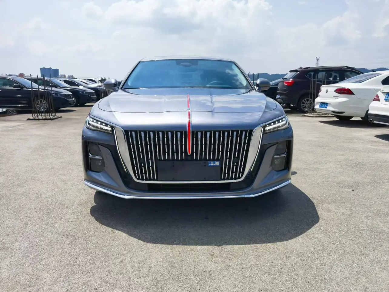 Hongqi H5  из Китая