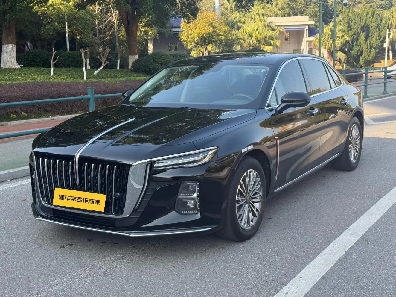 Hongqi H5  из Китая