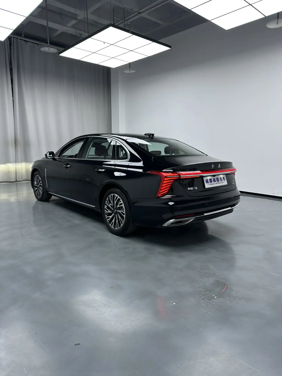 Hongqi H5  из Китая