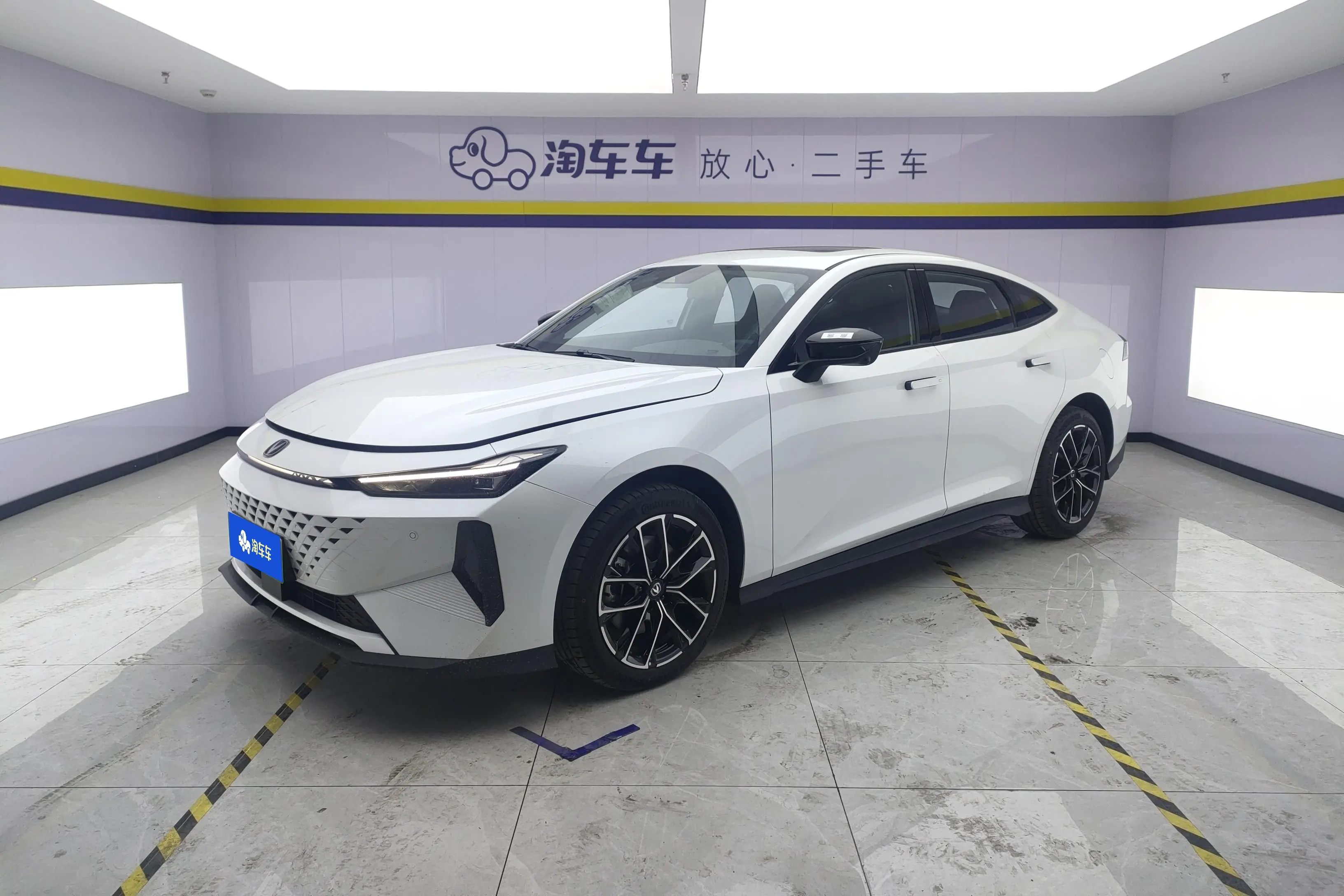 Changan UNI-V  из Китая
