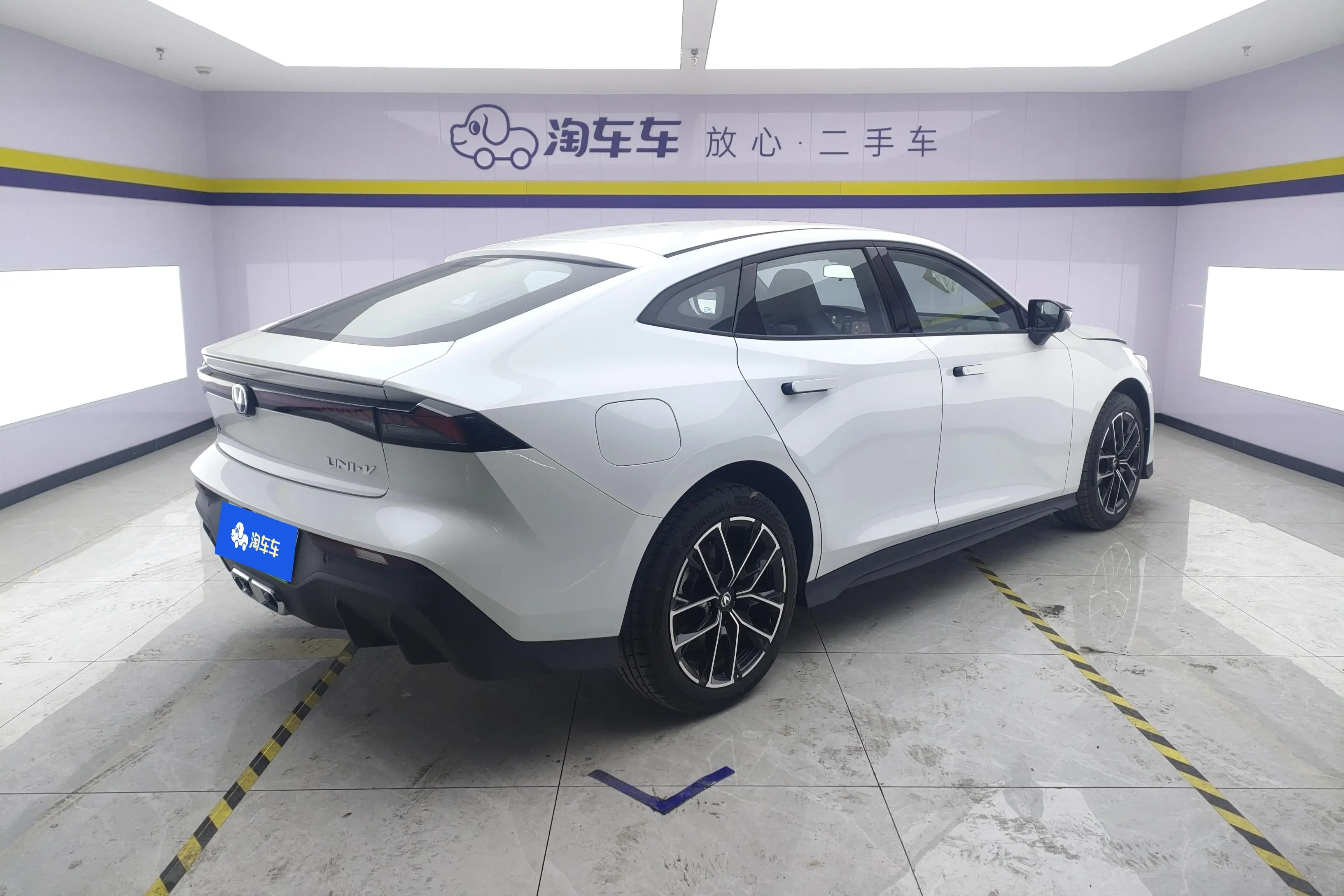 Changan UNI-V  из Китая