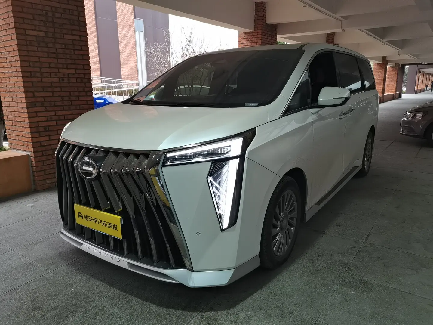 GAC Trumpchi M8  из Китая