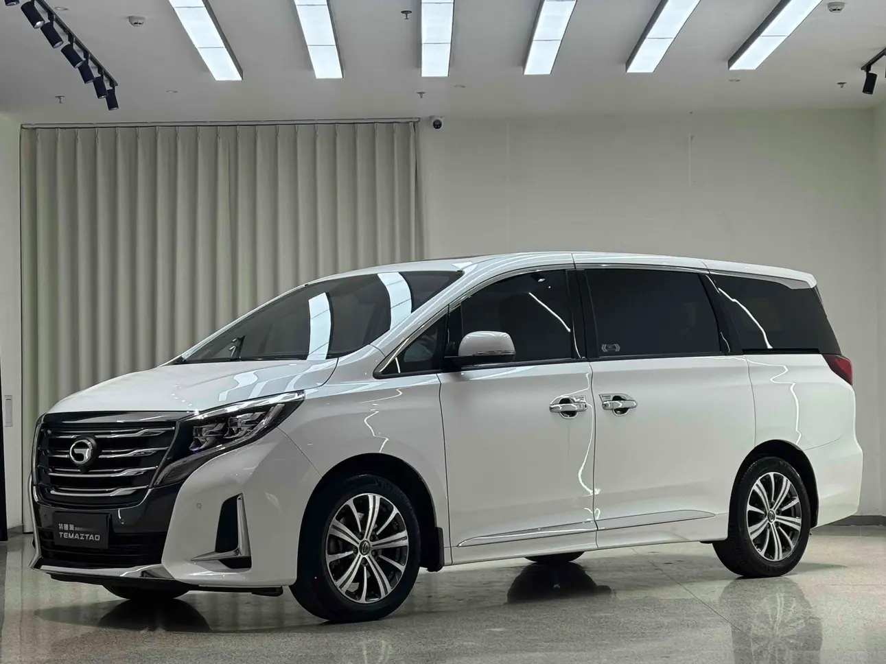 GAC Trumpchi M8  из Китая