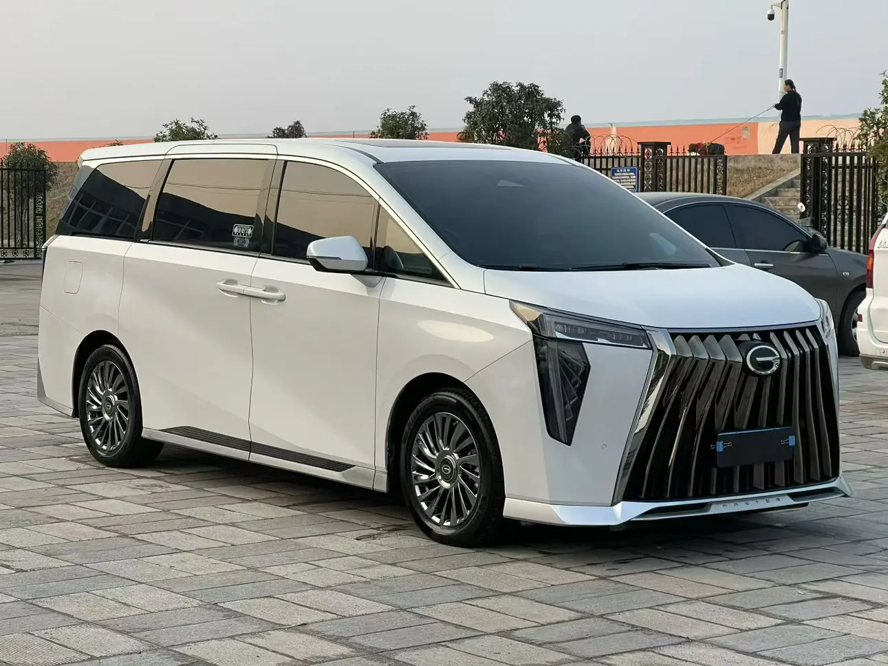 GAC Trumpchi M8  из Китая