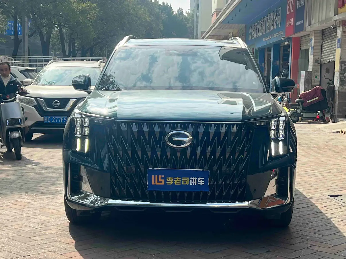 GAC Trumpchi GS8  из Китая