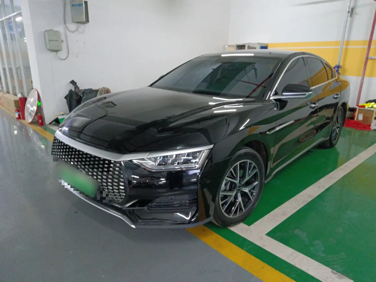 BYD e9  из Китая