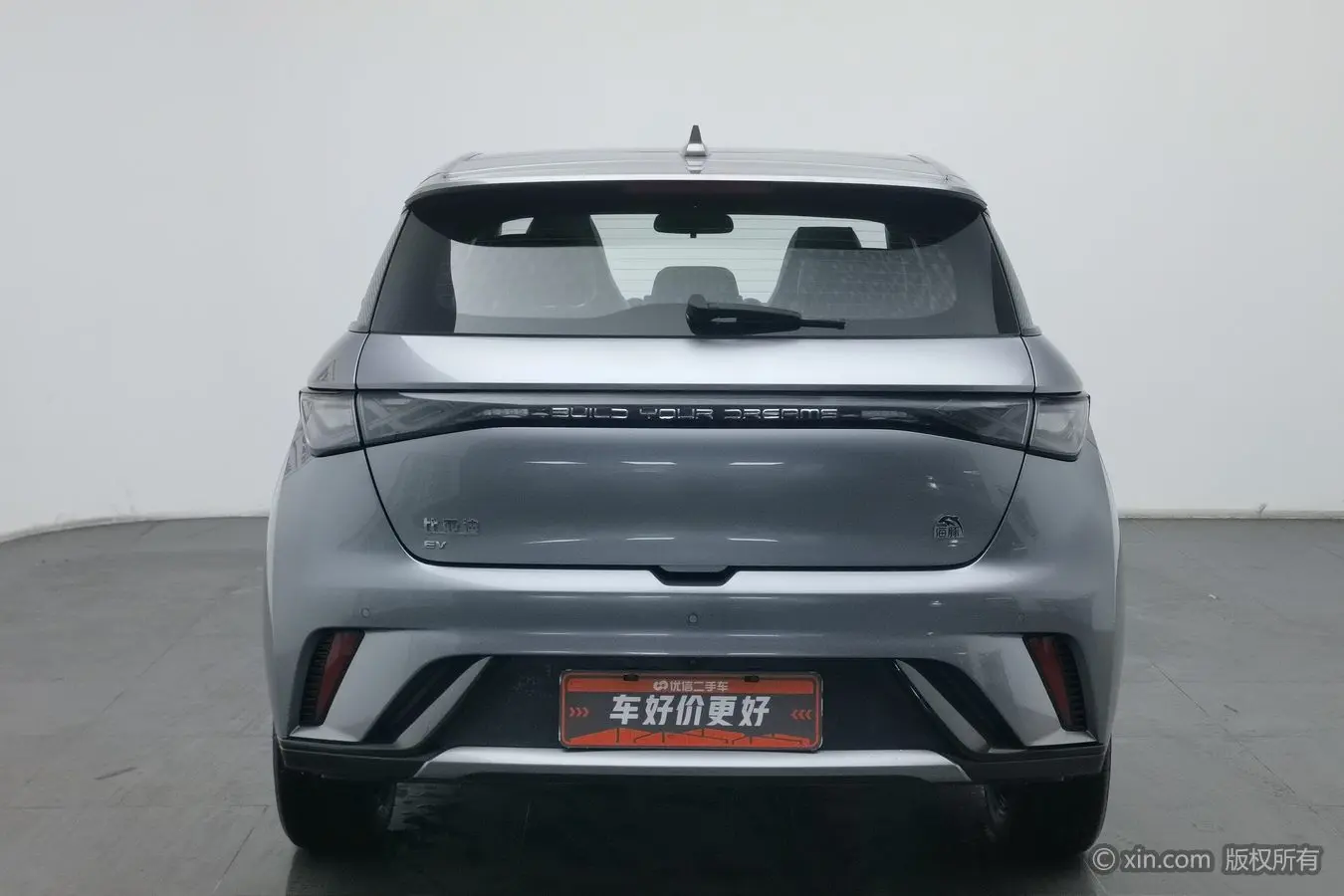 BYD Dolphin  из Китая