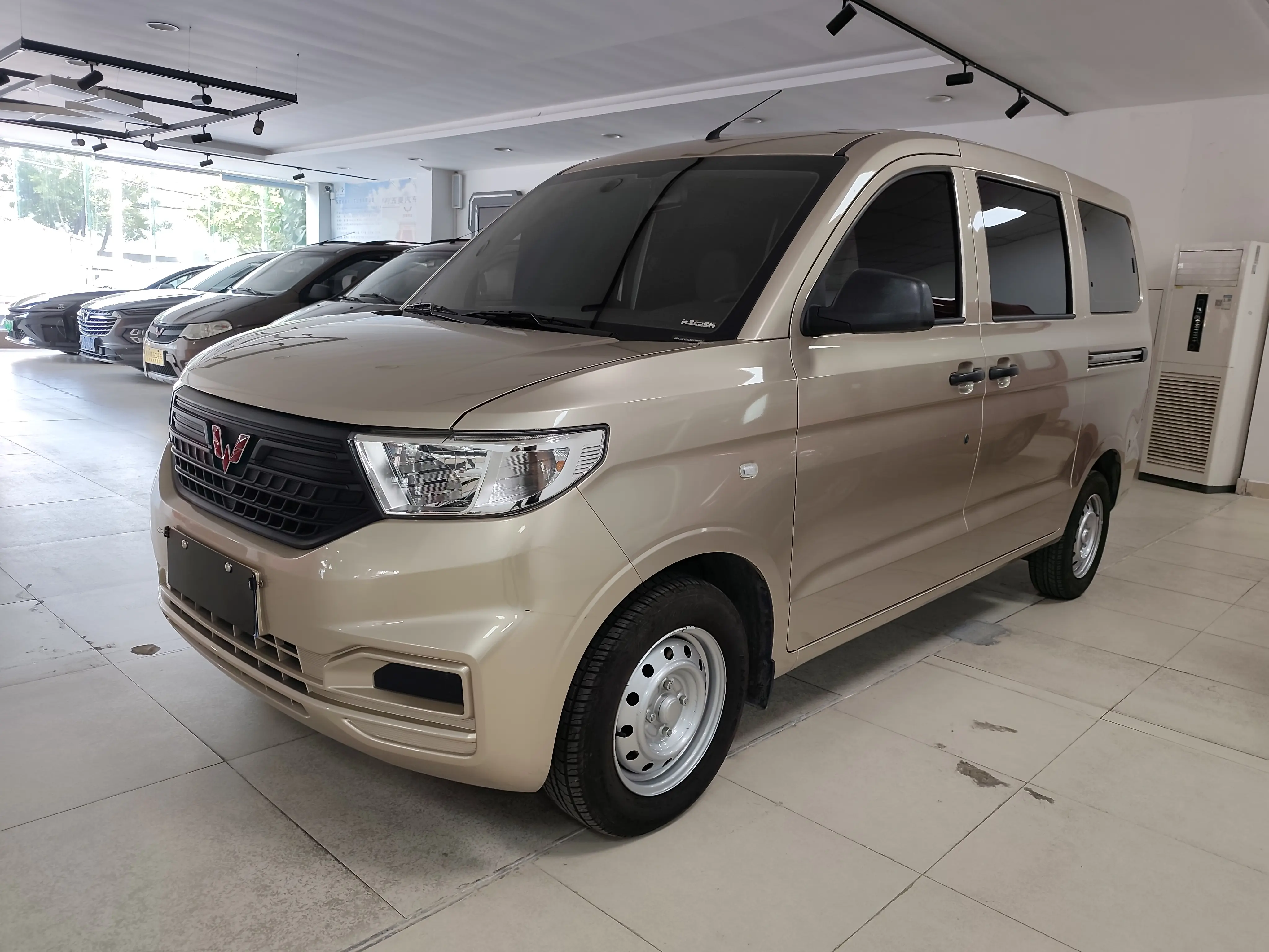 Wuling Hongguang V  из Китая