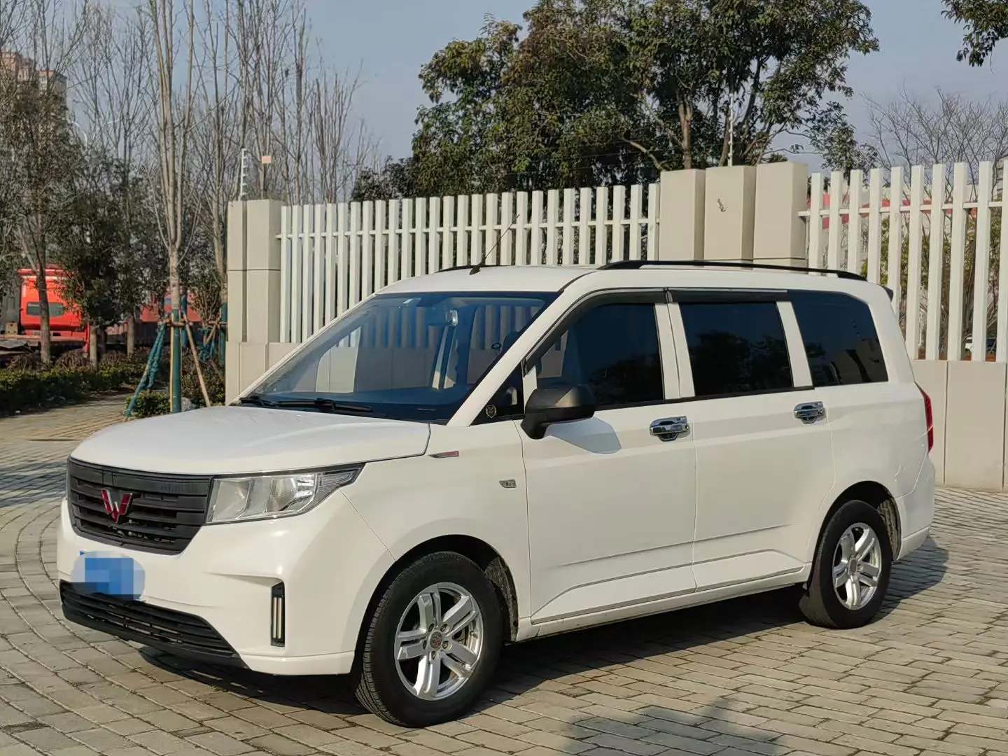 Wuling Hongguang PLUS  из Китая