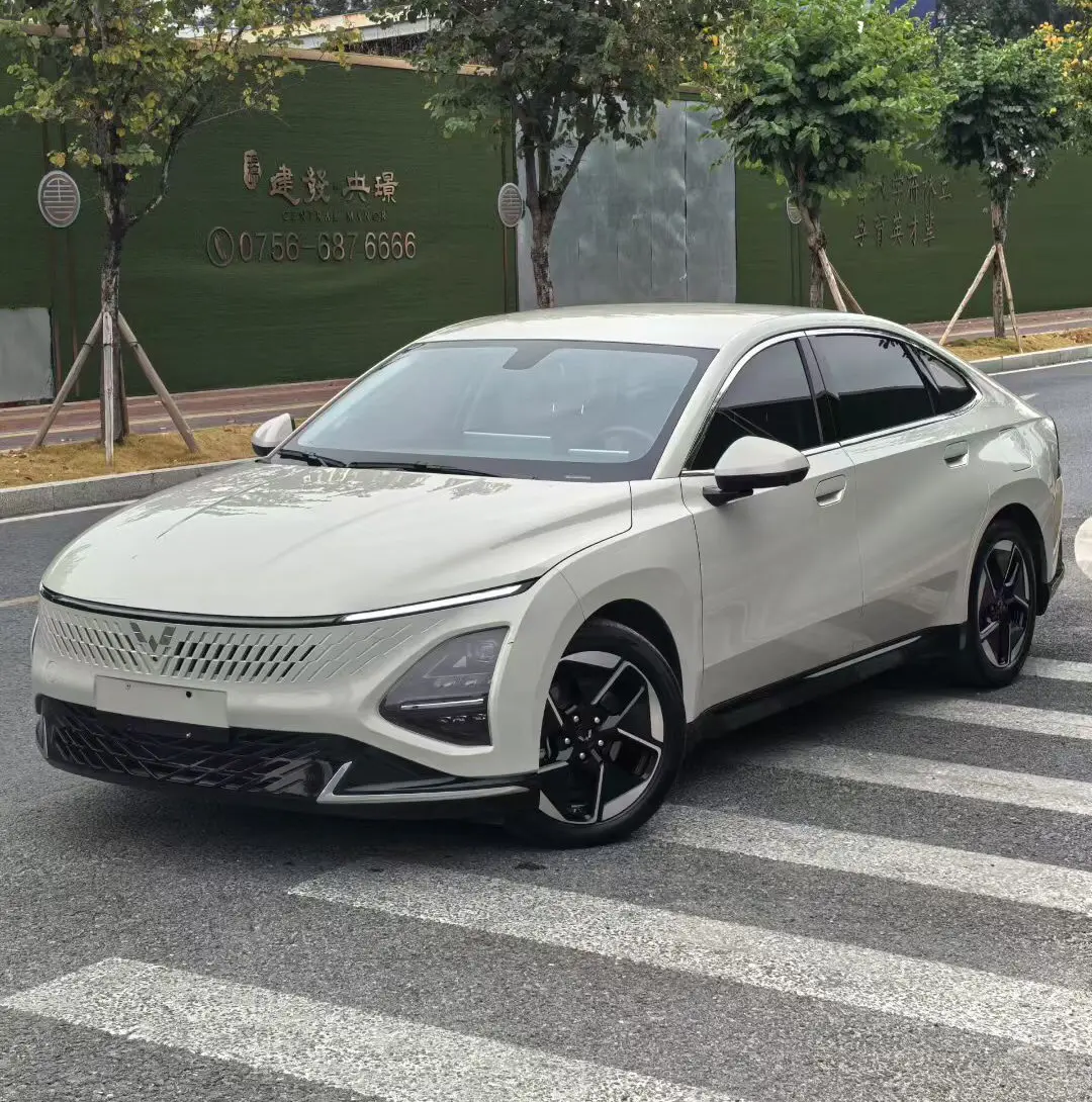 Wuling Starlight PHEV  из Китая