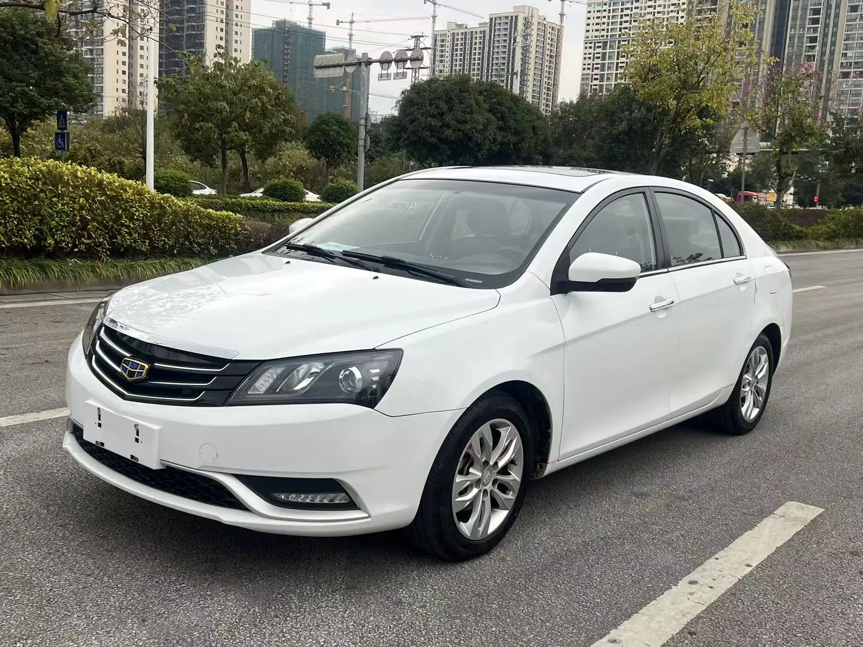 Geely Emgrand  из Китая