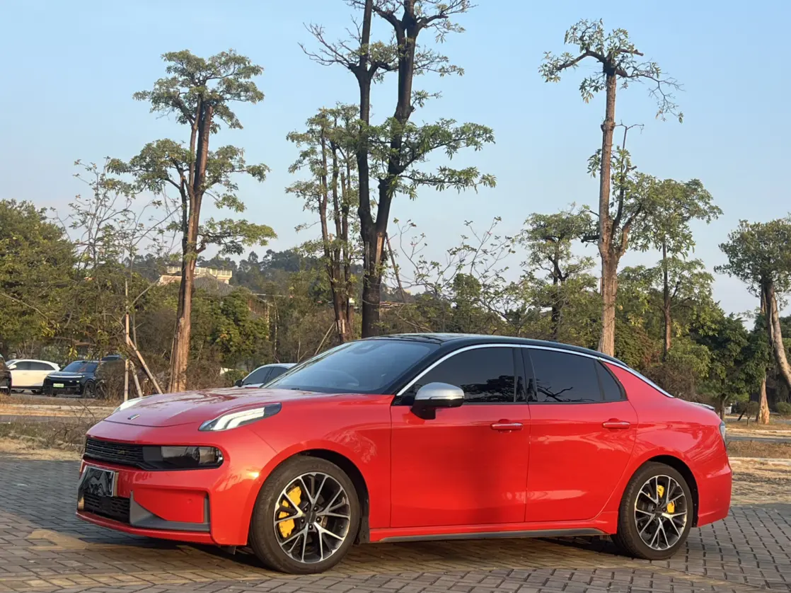 Lynk & Co 03