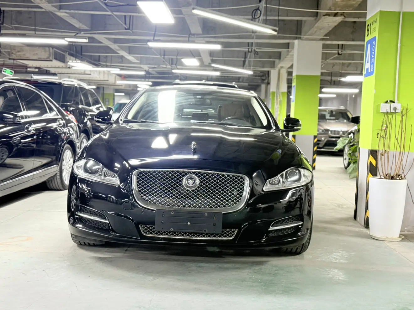 Jaguar XJ  из Китая
