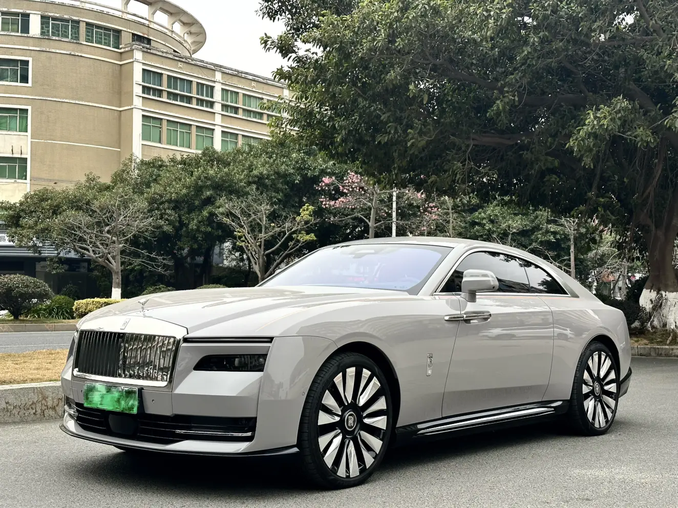 Rolls Royce The Shining  из Китая