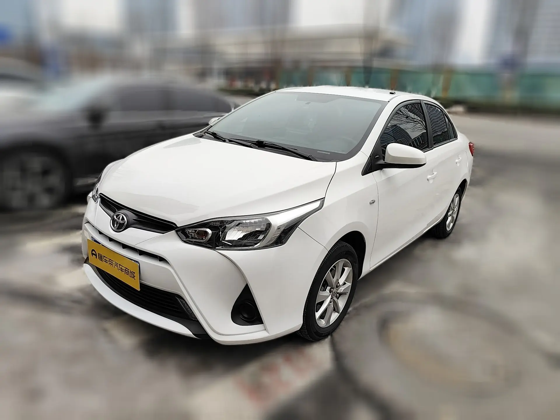 Toyota YARiS L Enjoy  из Китая