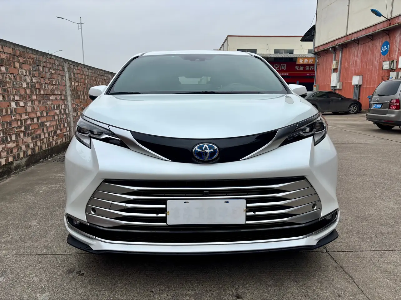 Toyota Sienna  из Китая