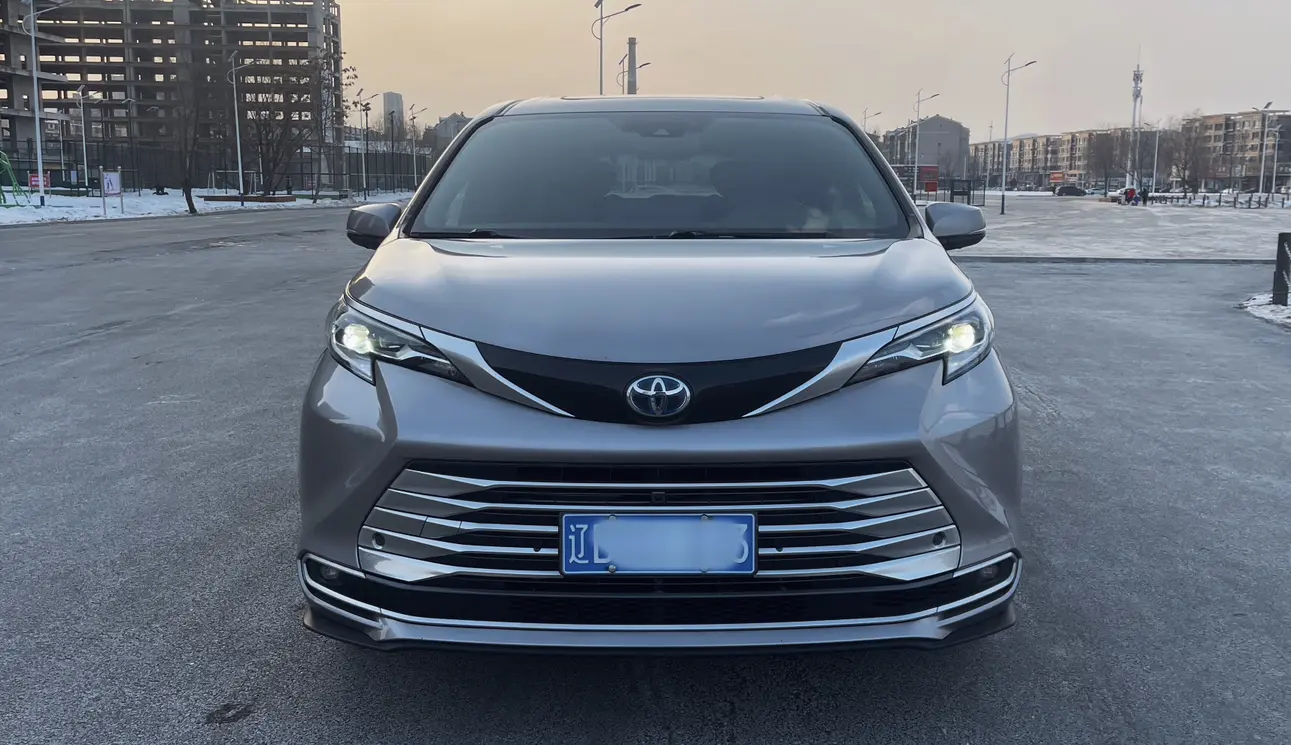 Toyota Sienna  из Китая