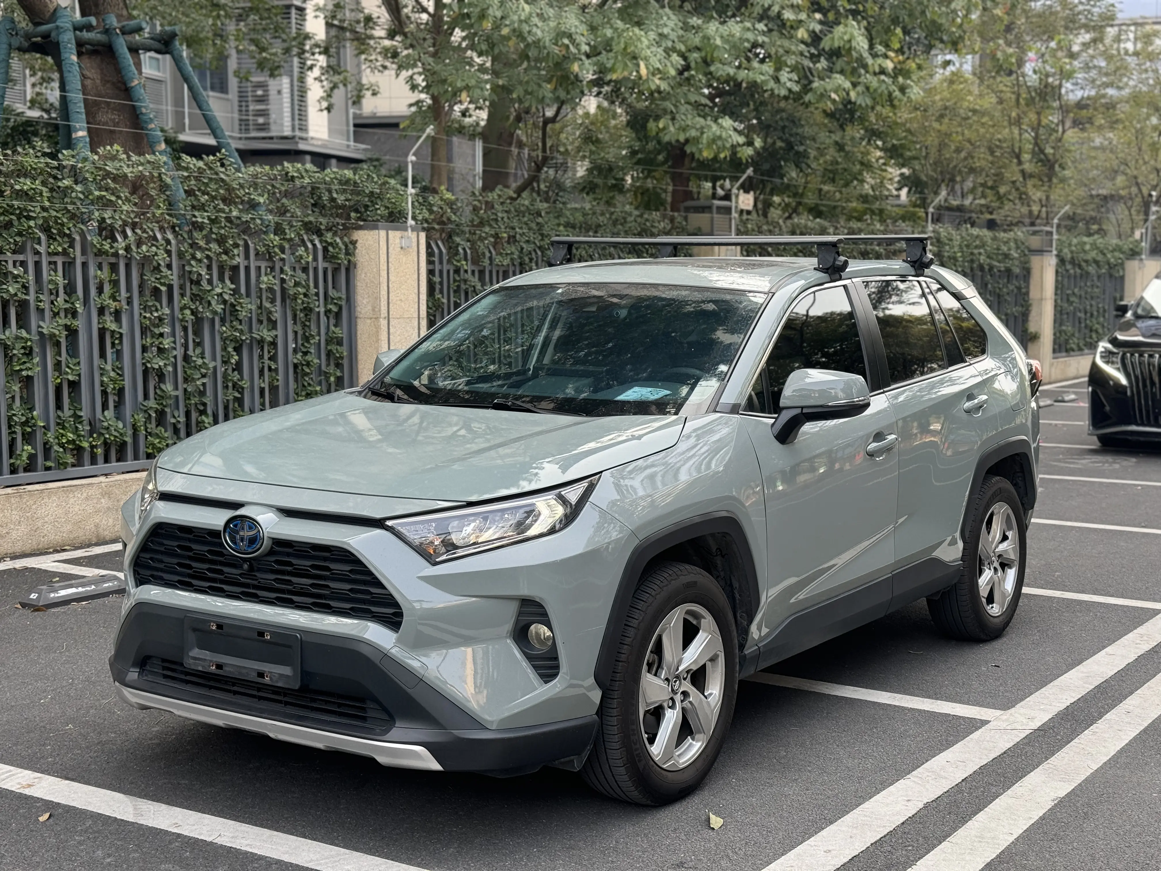 Toyota RAV4 Rongfang PHEV  из Китая
