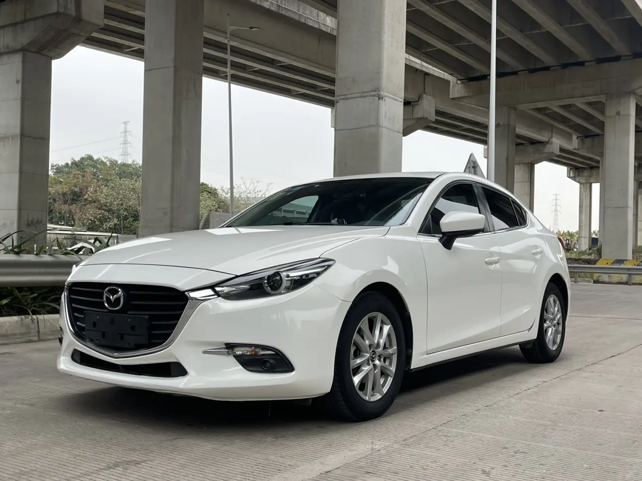 Mazda Axela (Mazda3)  из Китая