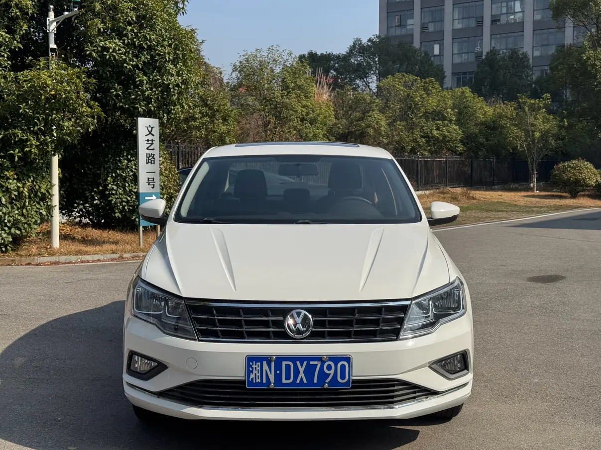 Volkswagen Jetta  из Китая