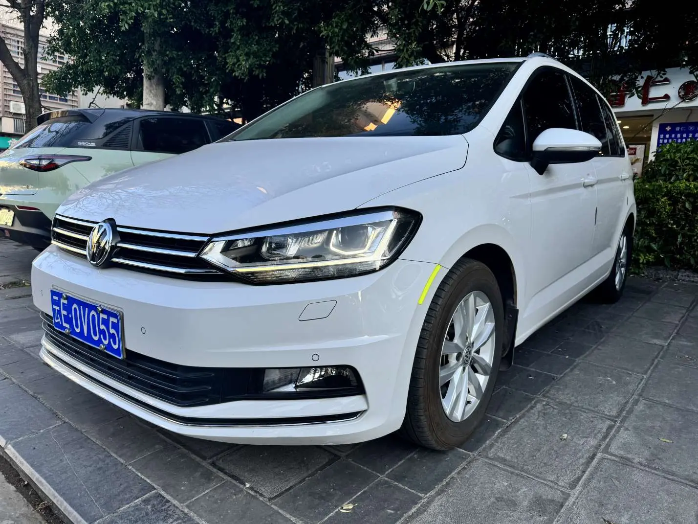 Volkswagen Touran L  из Китая