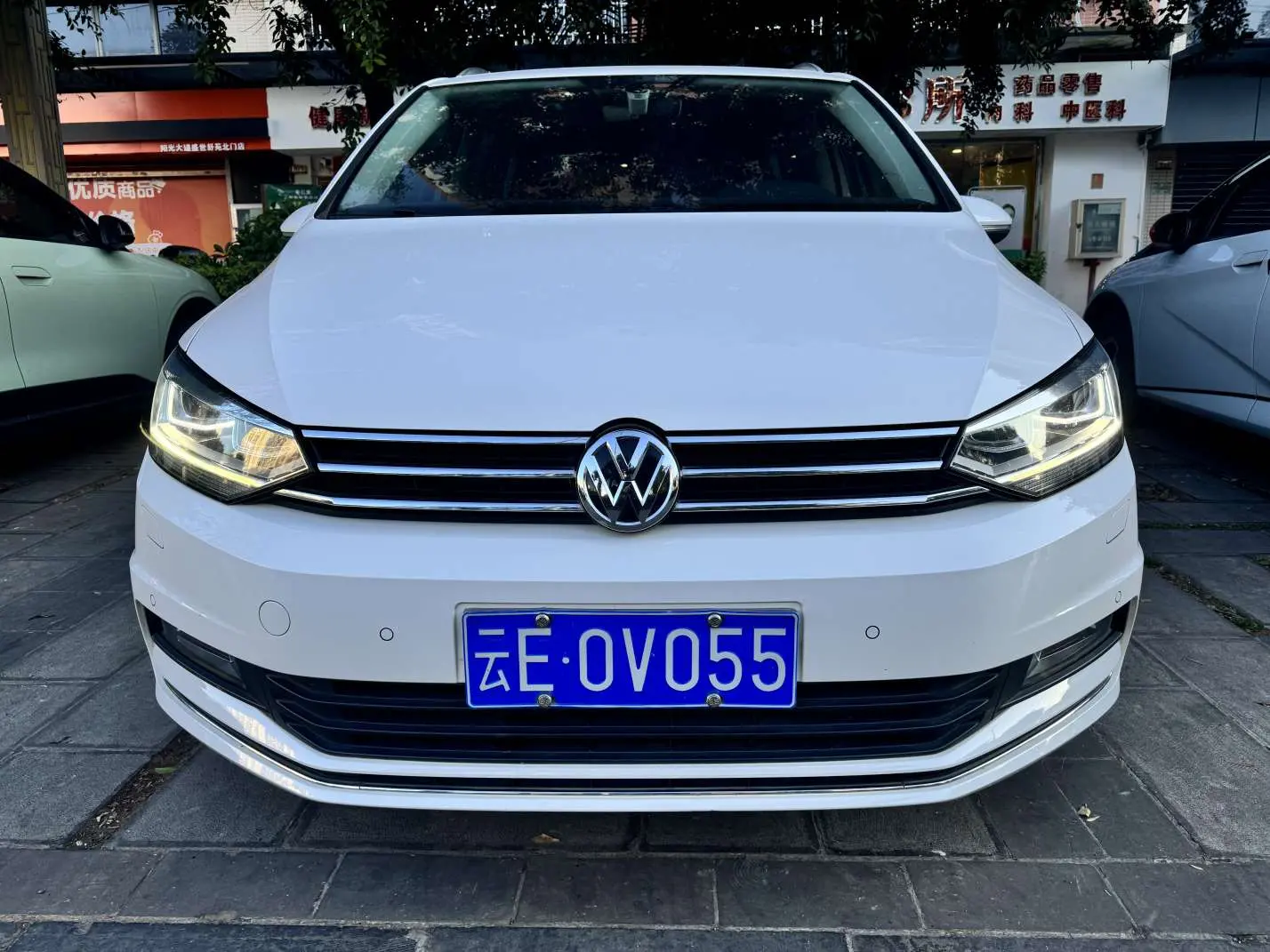 Volkswagen Touran L  из Китая