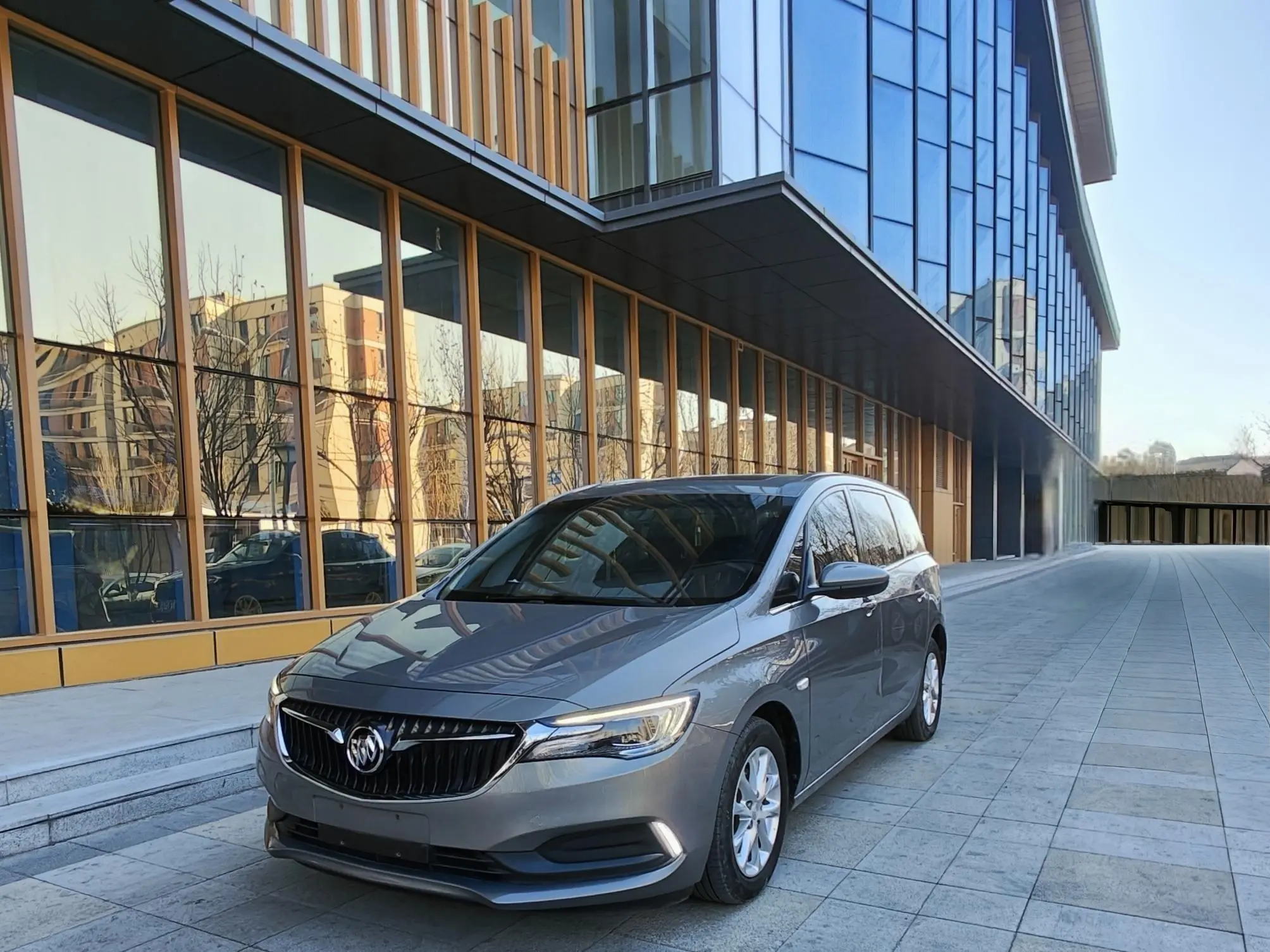 Buick GL6  из Китая