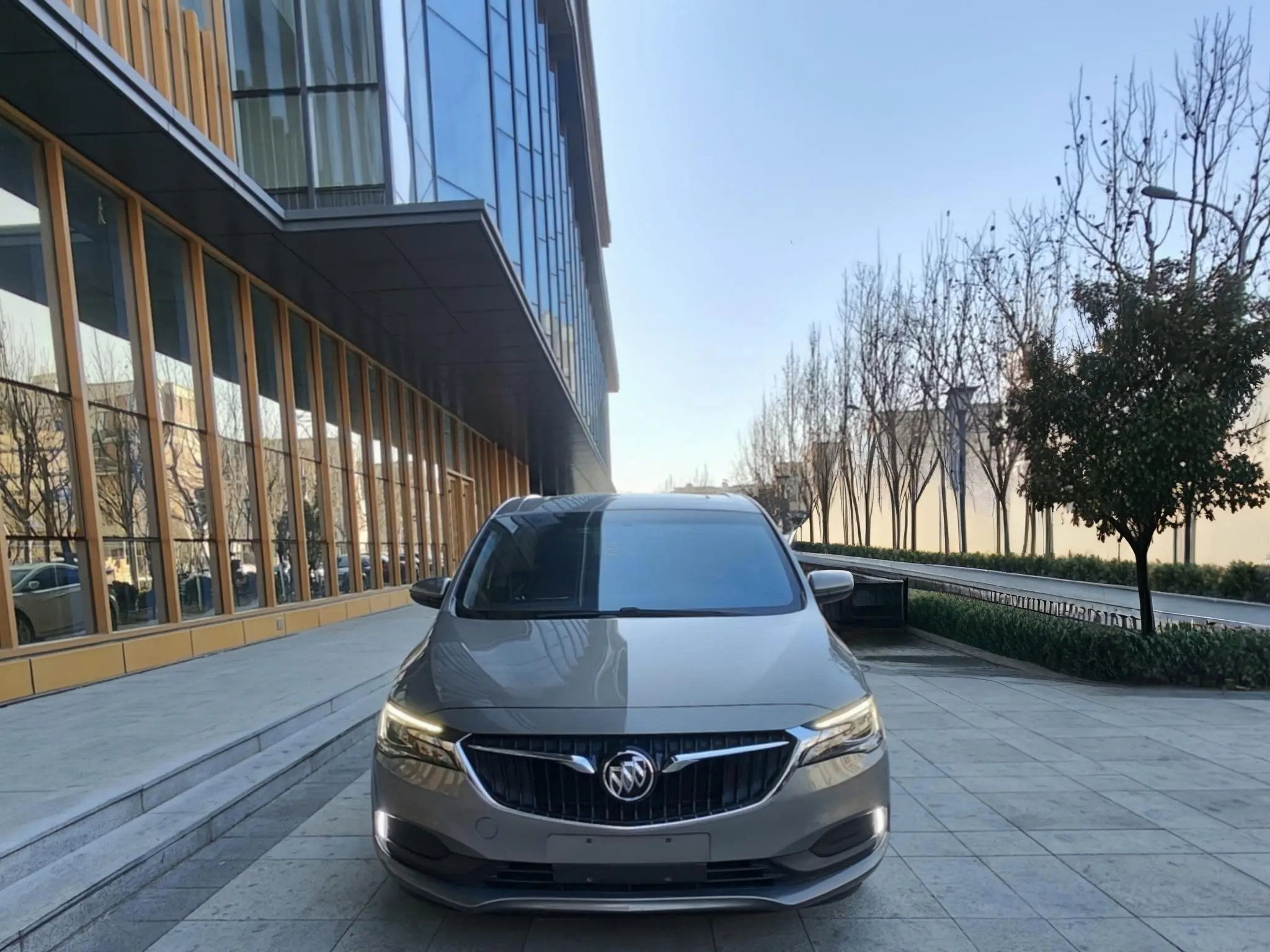 Buick GL6  из Китая