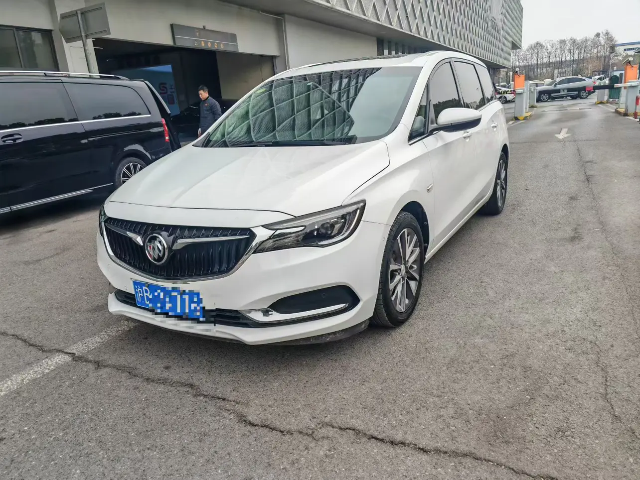 Buick GL6  из Китая