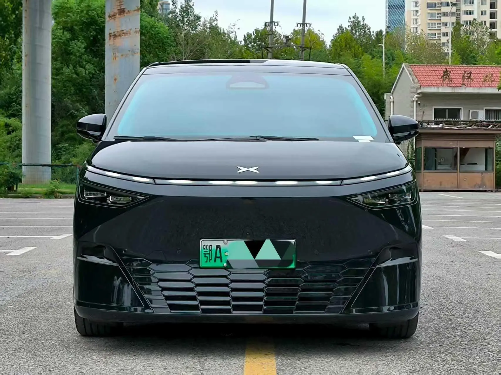 Xpeng X9  из Китая