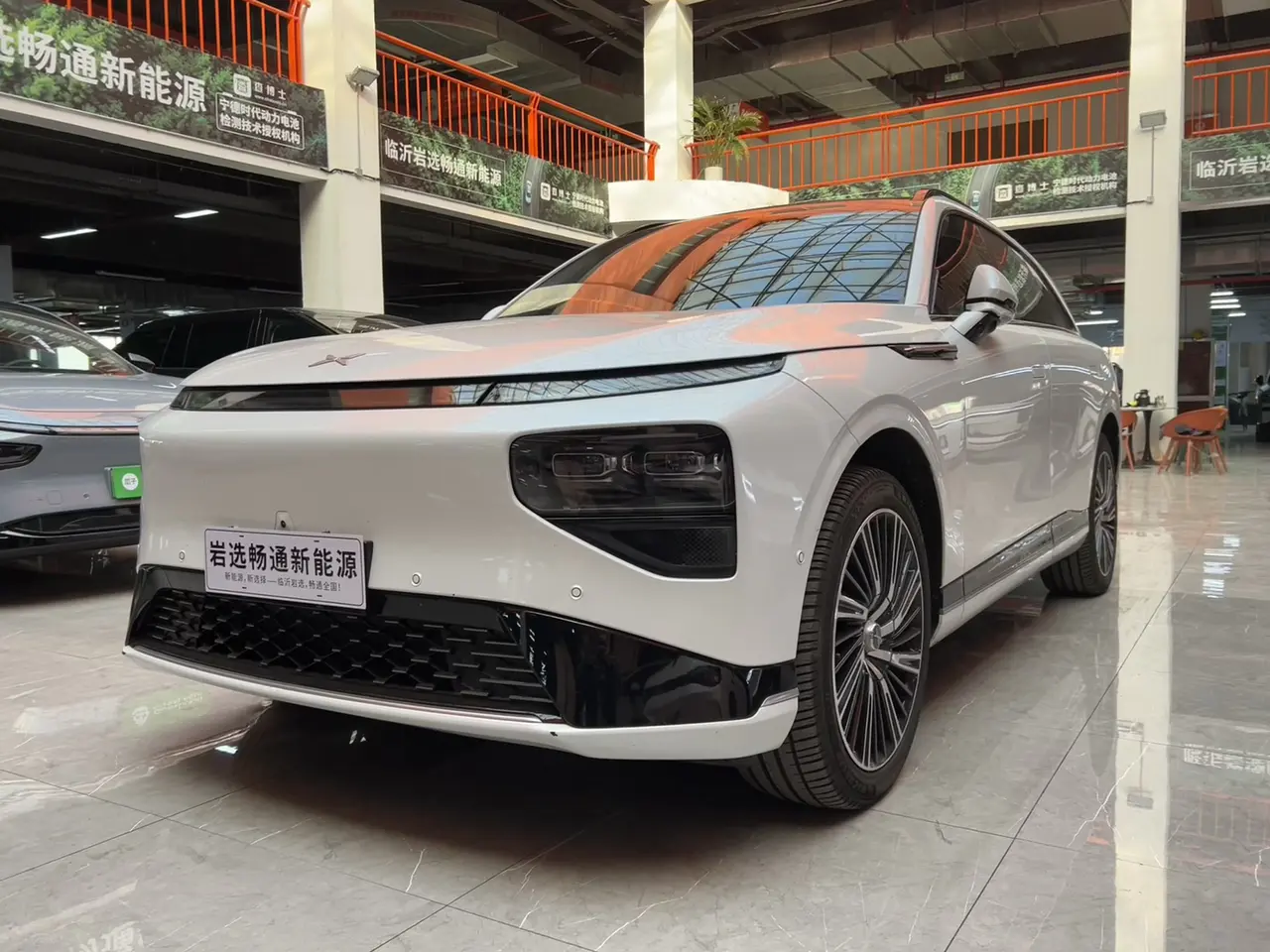 Xpeng G9  из Китая