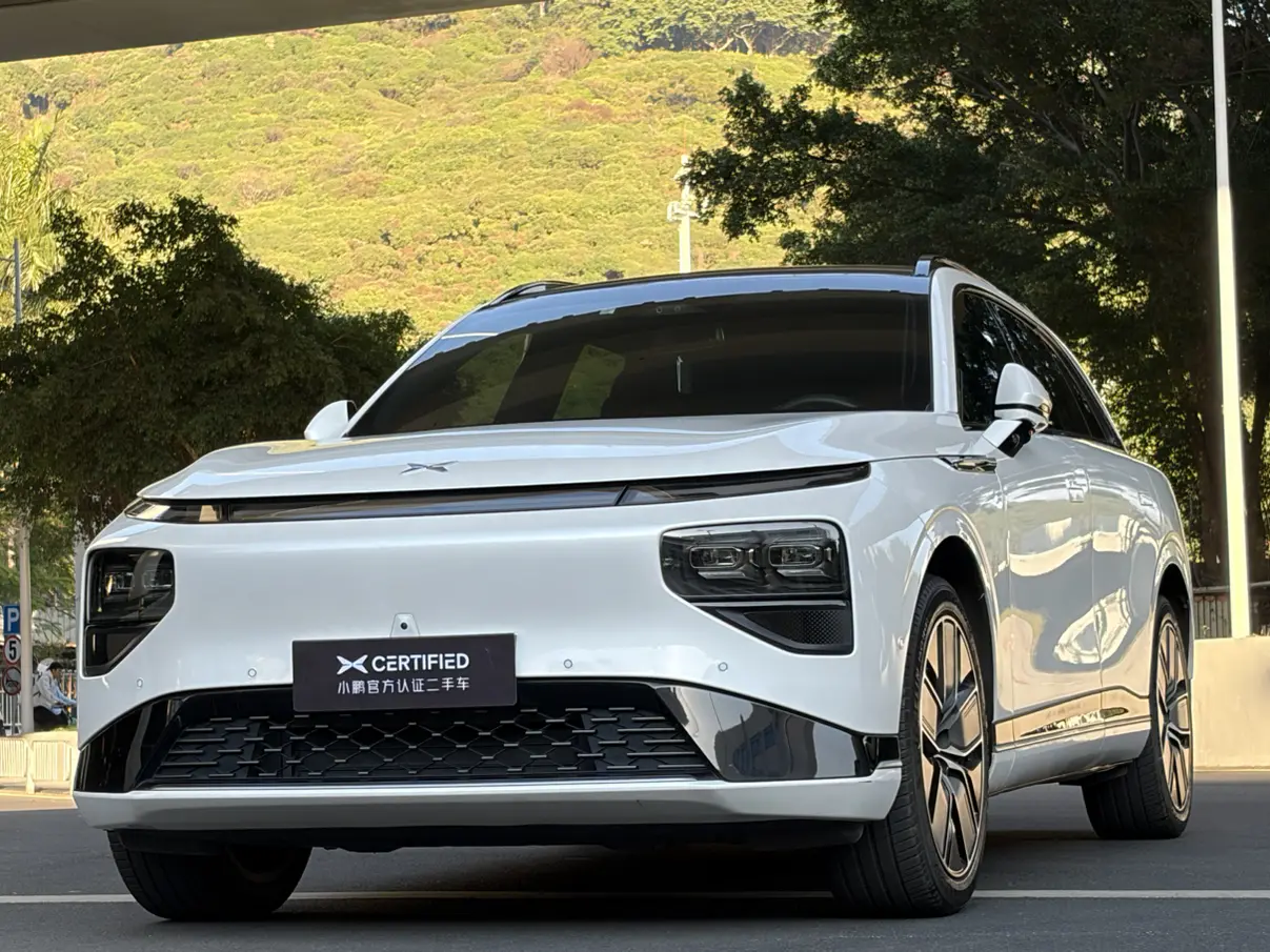 Xpeng G9  из Китая