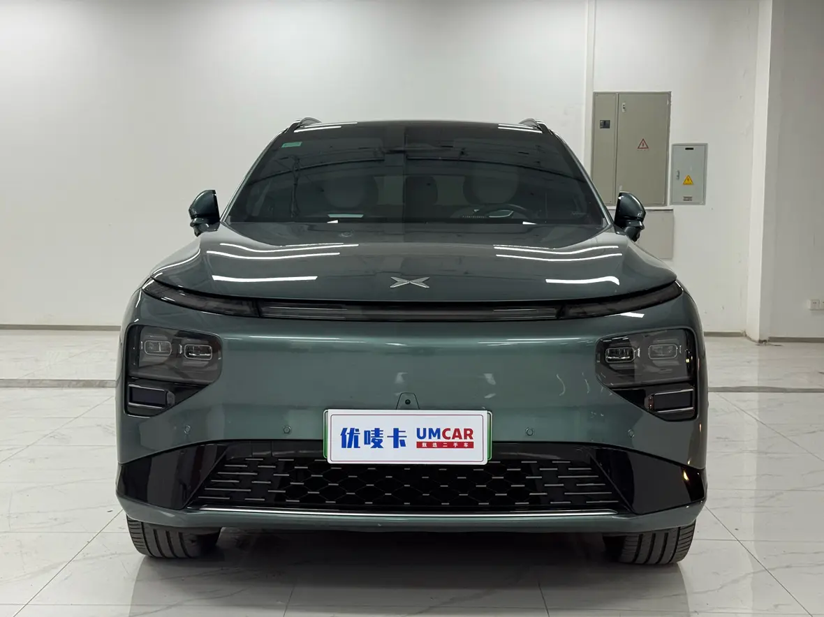 Xpeng G9  из Китая