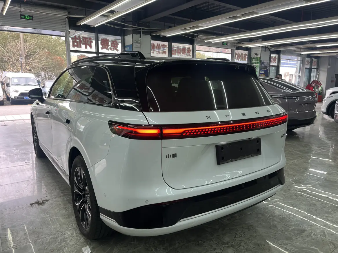 Xpeng G9  из Китая