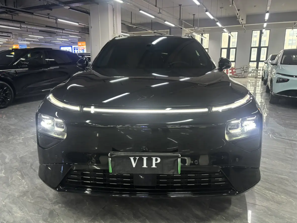 Xpeng G9  из Китая