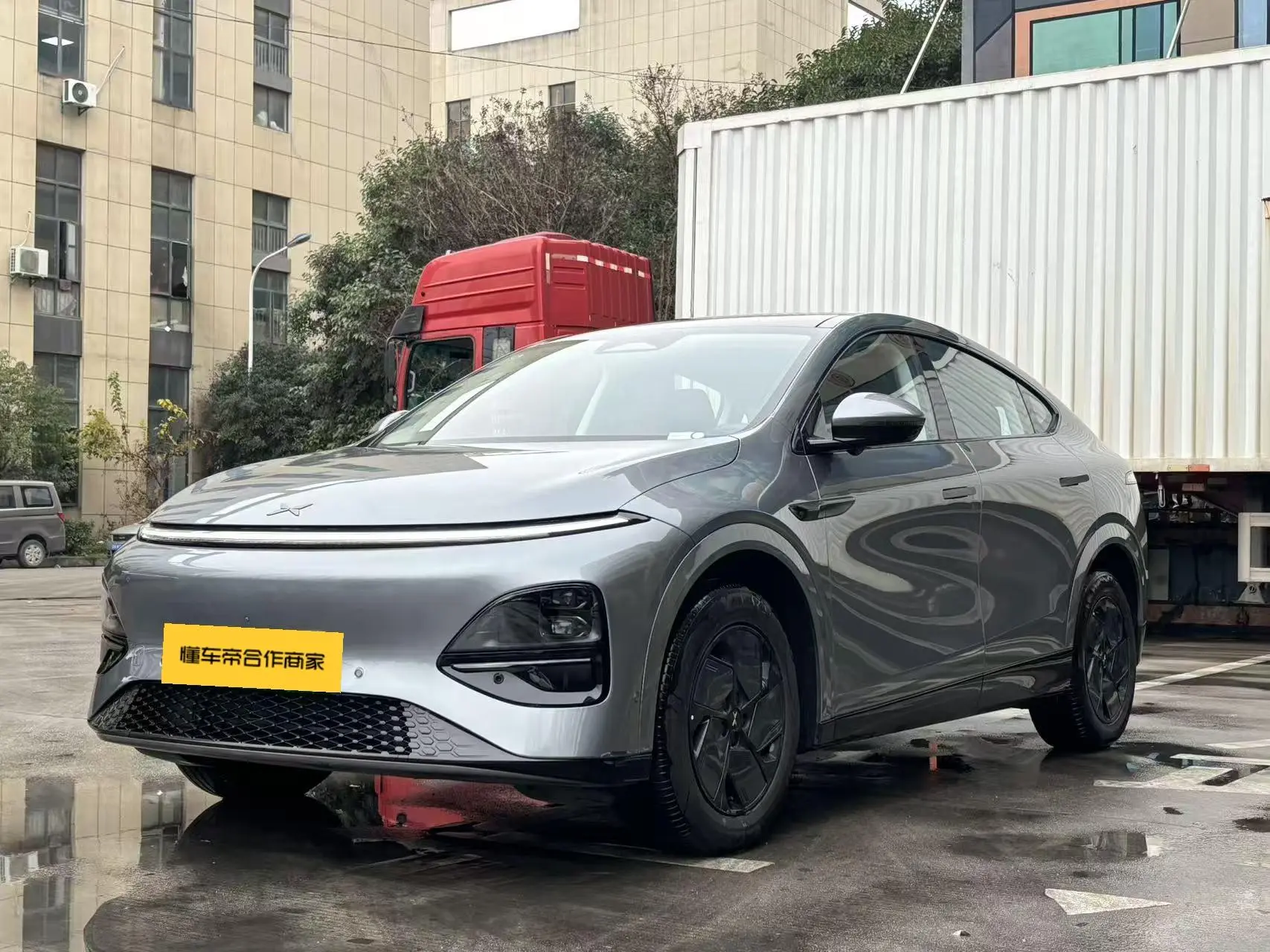 Xpeng G6  из Китая