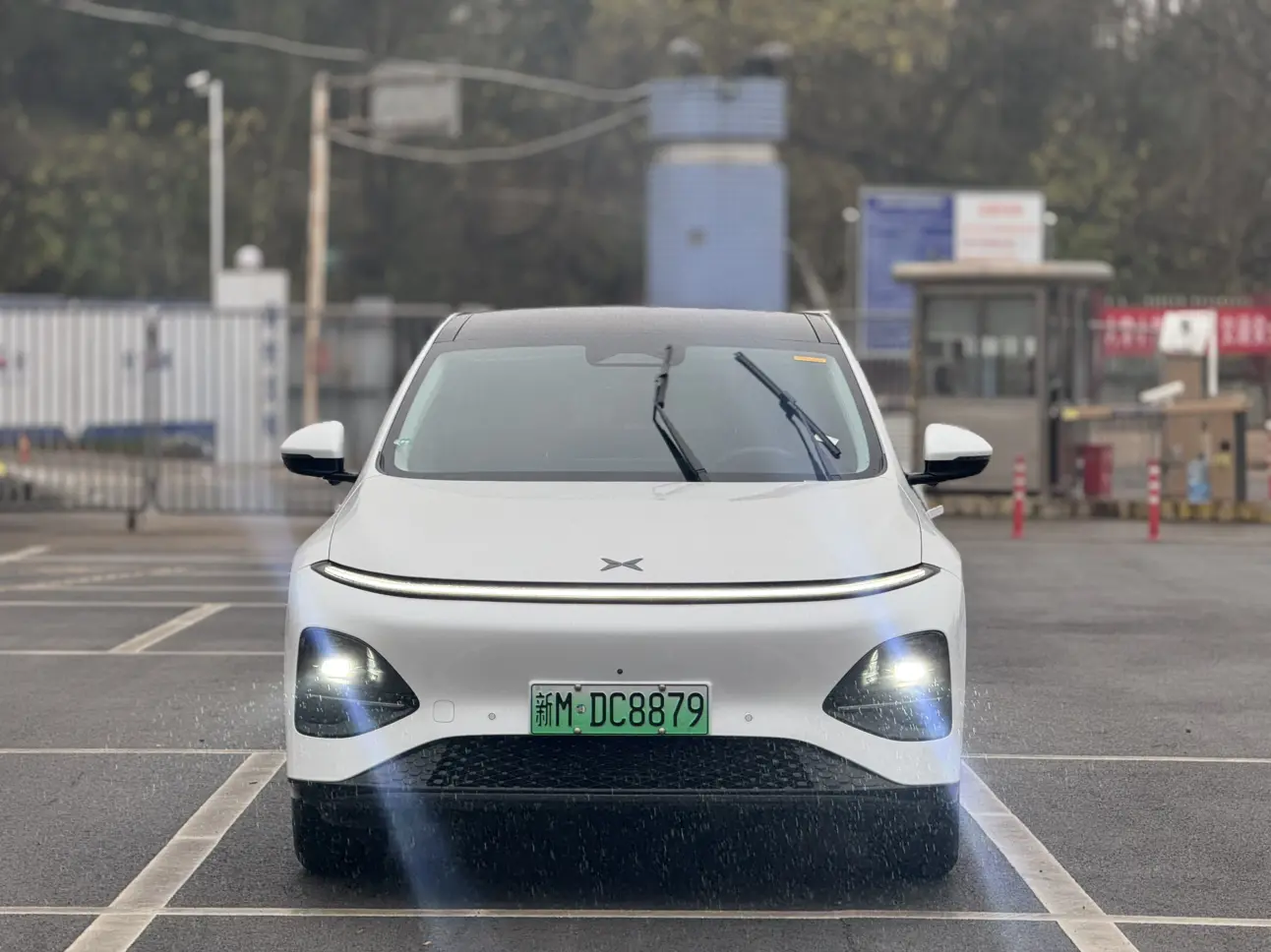 Xpeng G6  из Китая