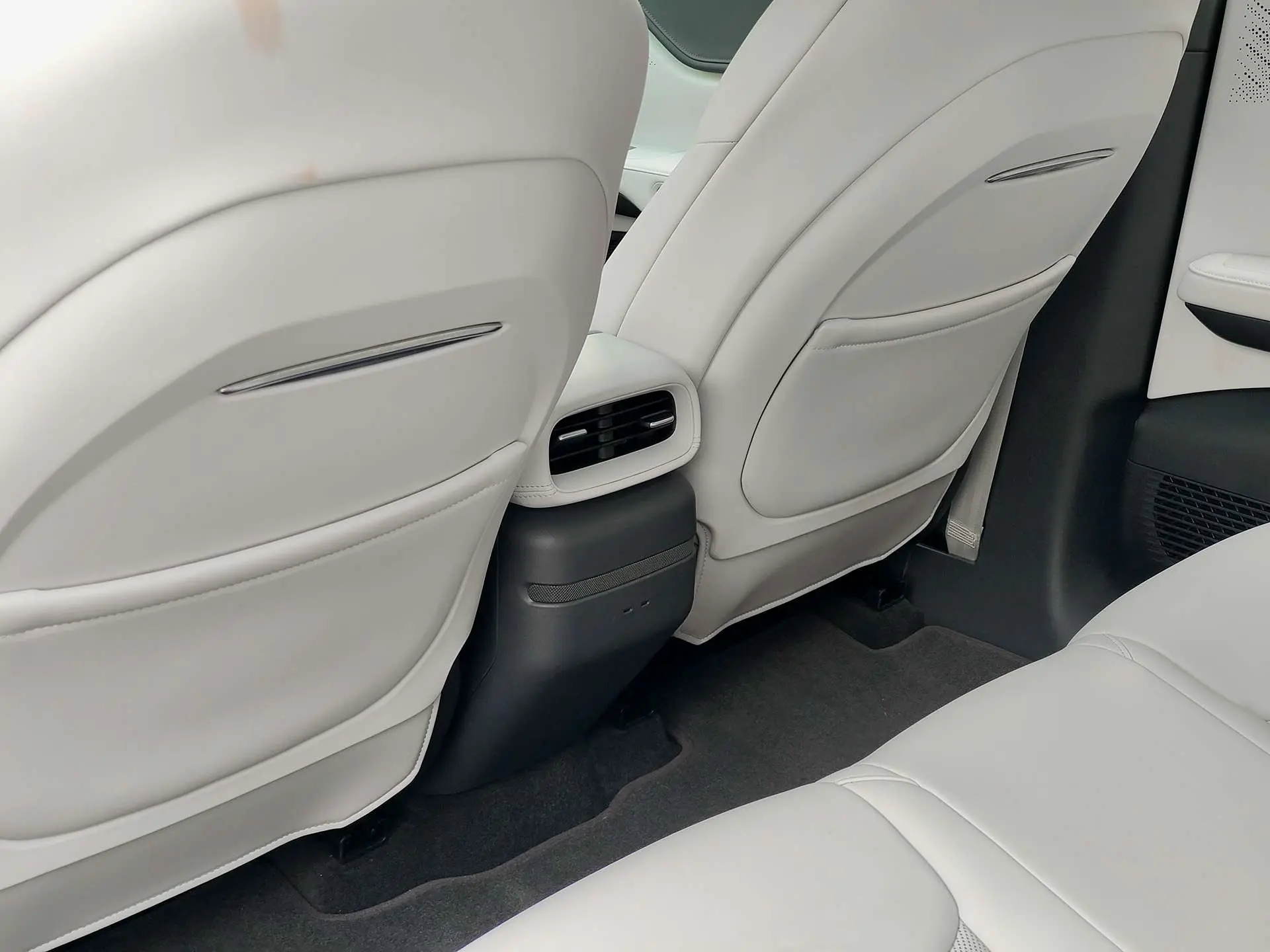 Xpeng G6  из Китая