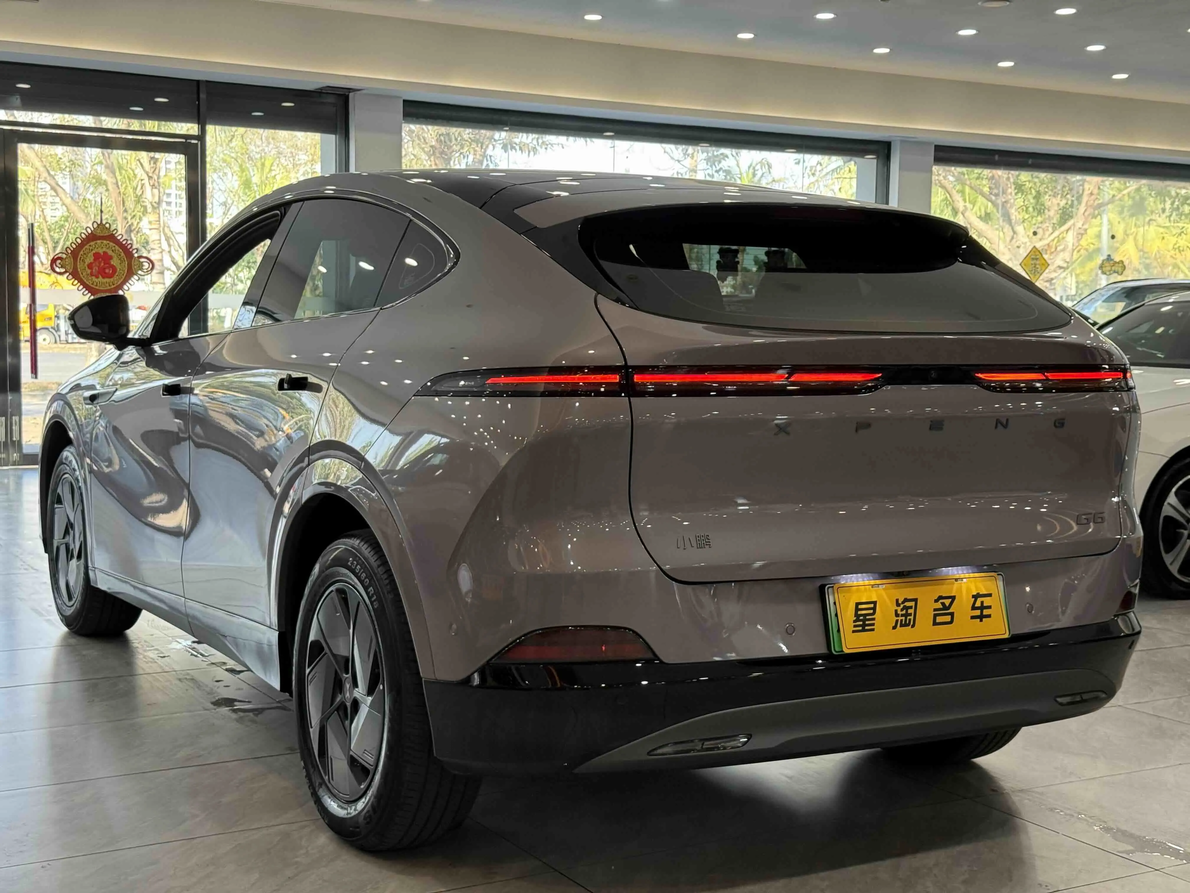 Xpeng G6  из Китая