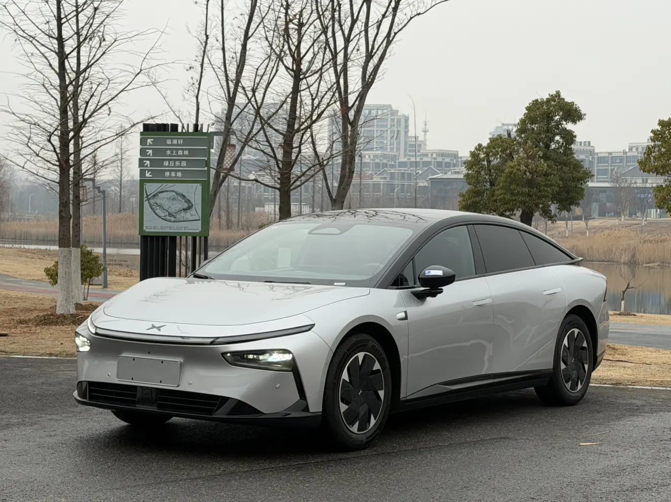 Xpeng P7+  из Китая