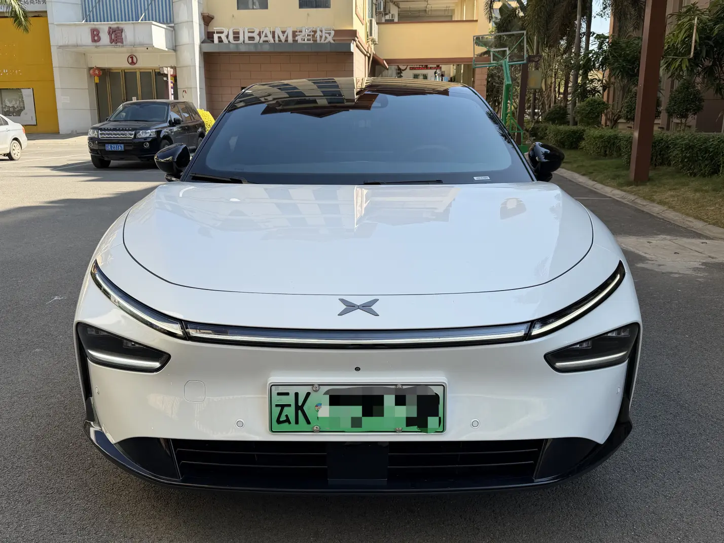 Xpeng P7+  из Китая