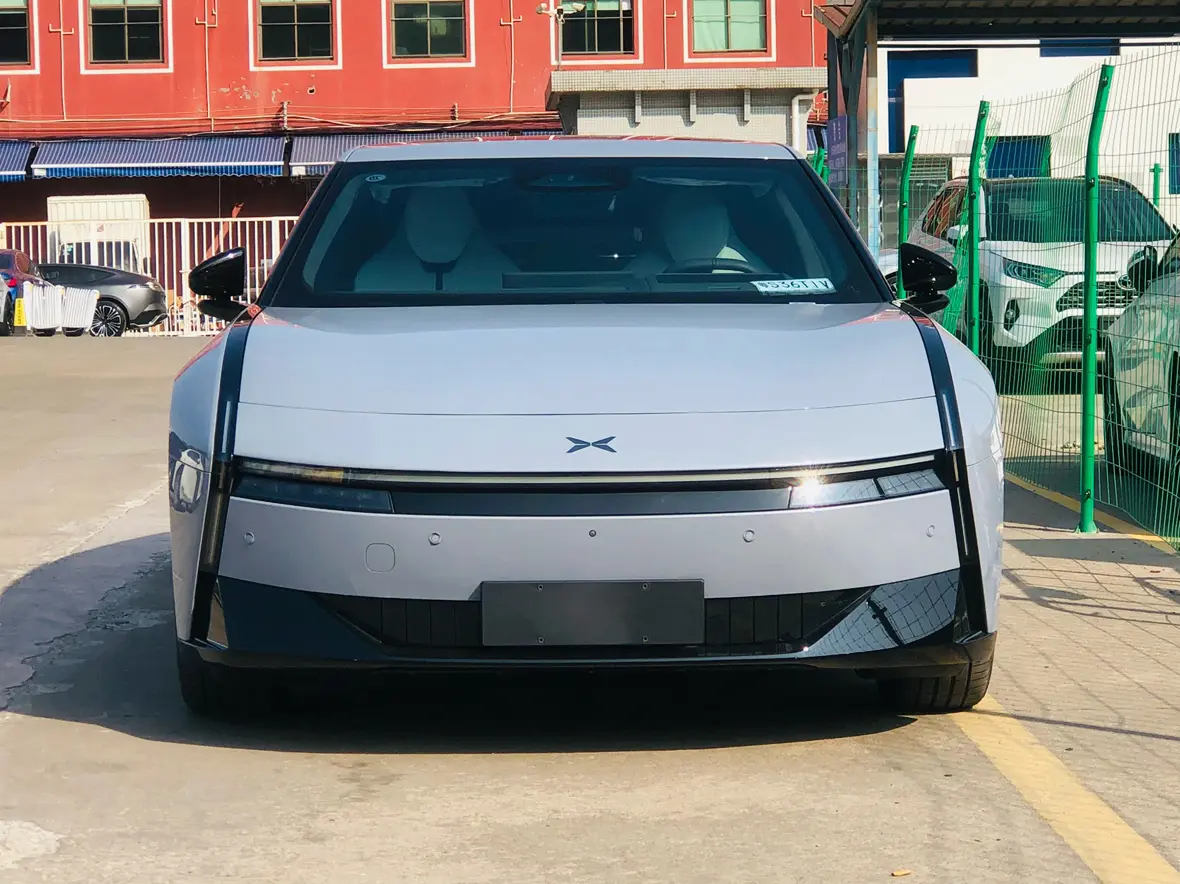 Xpeng P7  из Китая