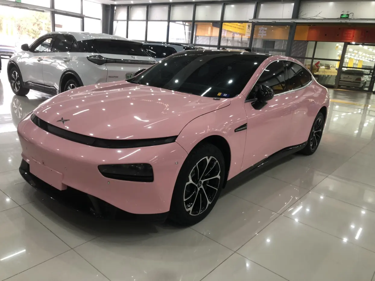 Xpeng P7  из Китая