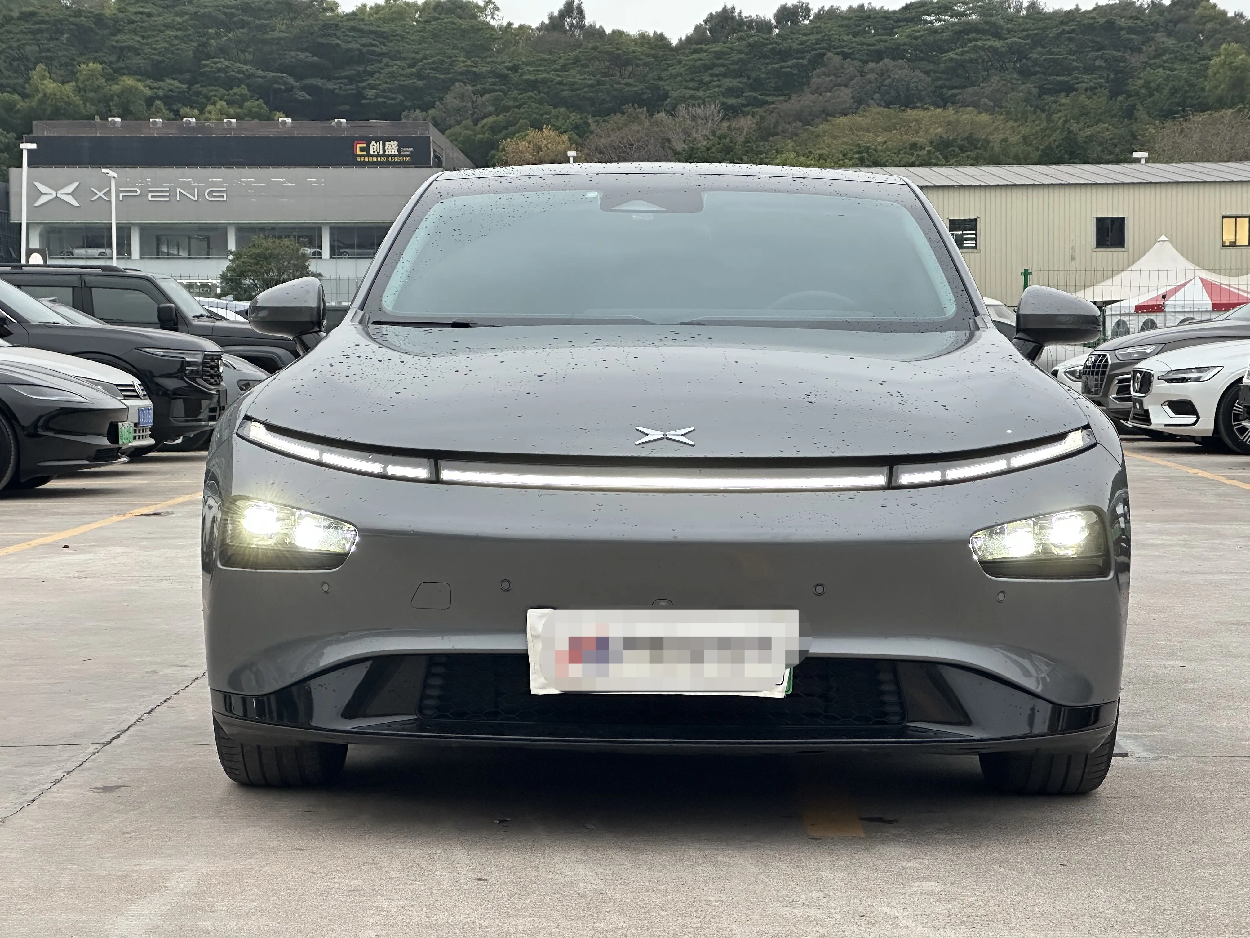 Xpeng P7  из Китая