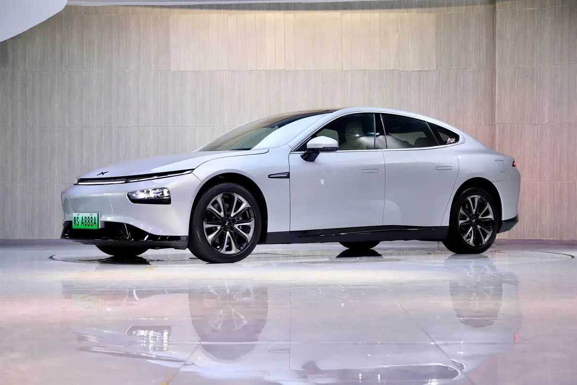 Xpeng P7  из Китая