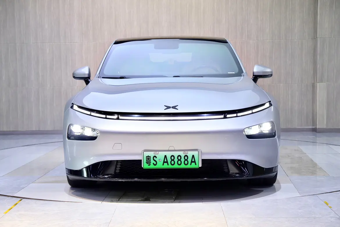 Xpeng P7  из Китая