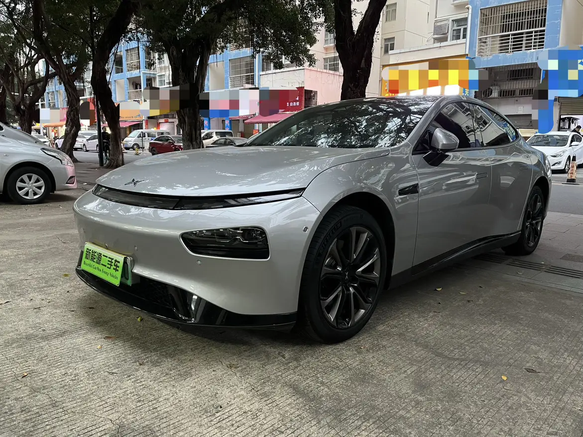Xpeng P7  из Китая