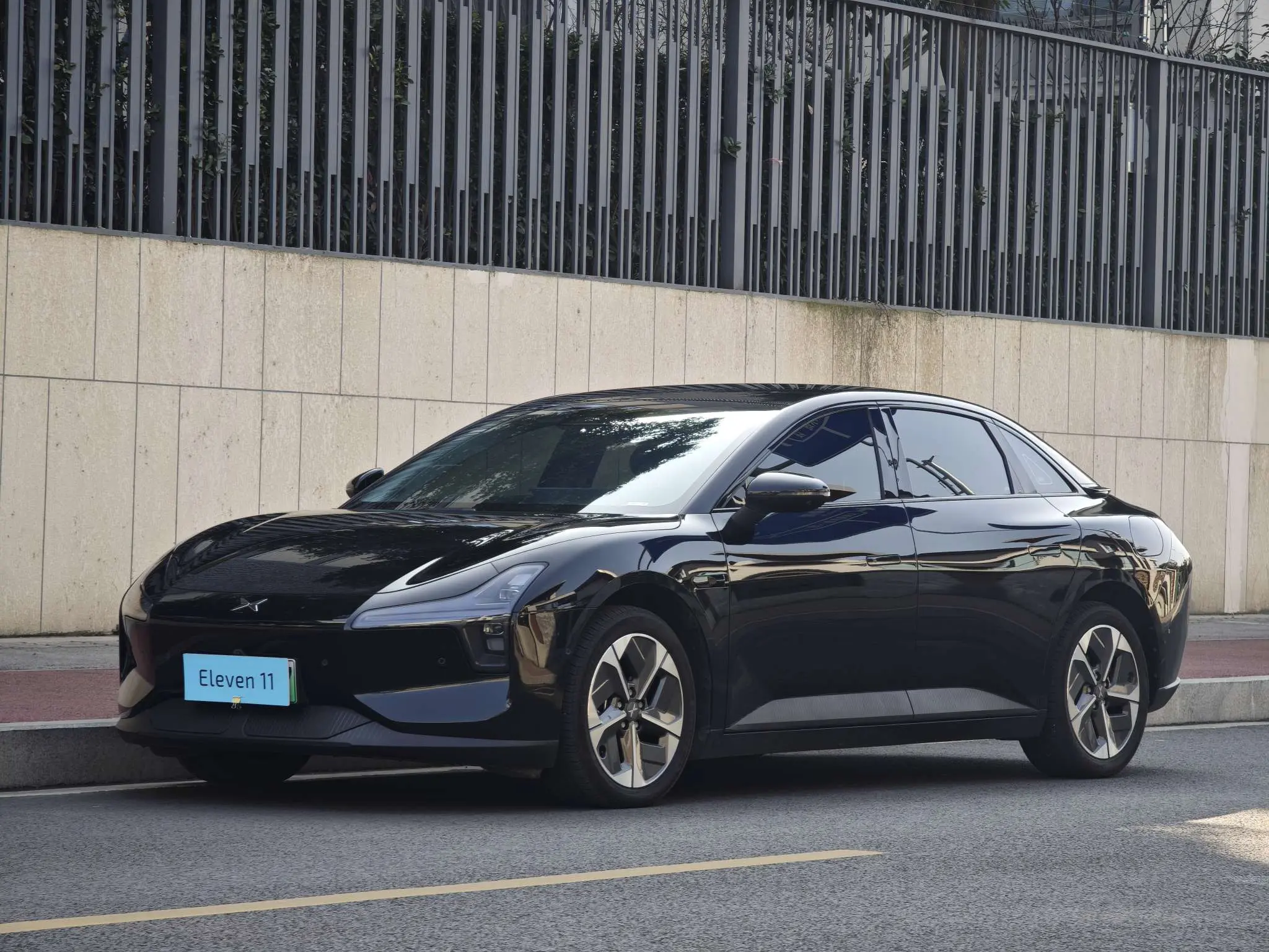 Xpeng Xiaopeng MONA M03  из Китая